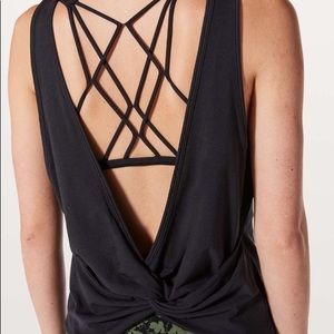 Lululemon twist back Top